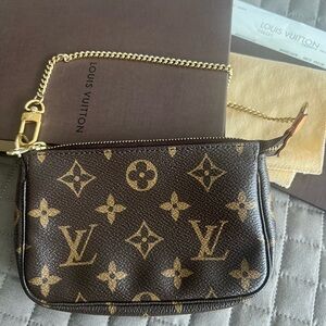💯 % Louis Vuitton mini Pochette Accessories